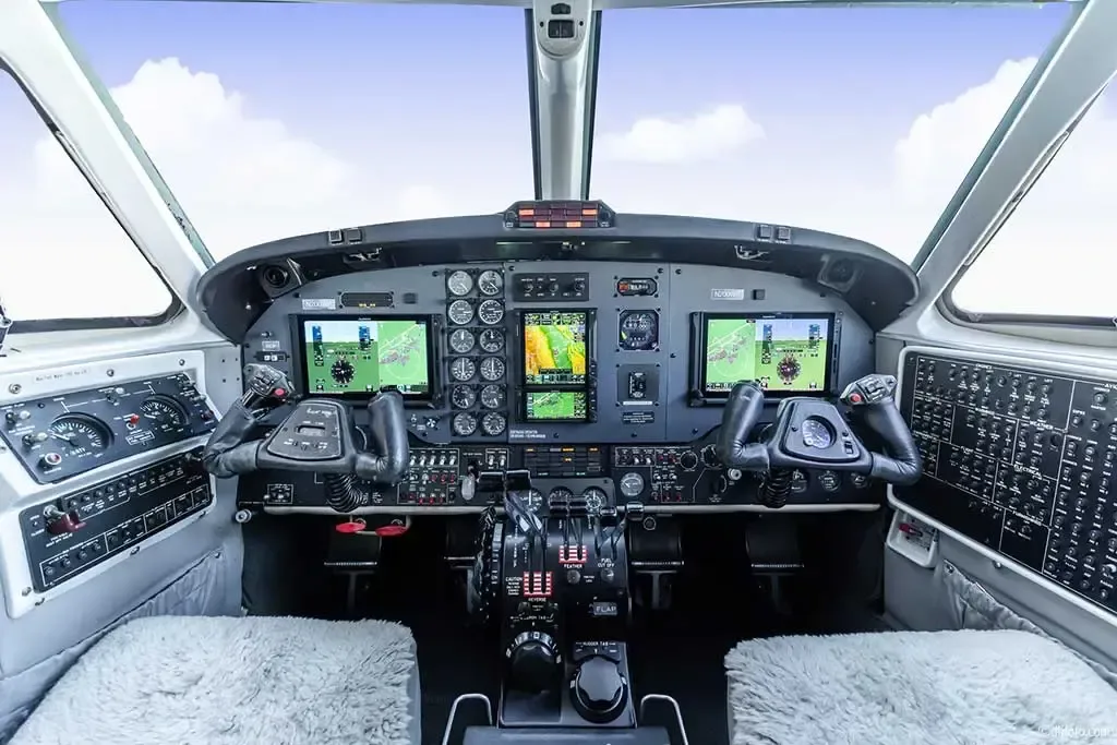 Cockpit and instrument panel of a 1991 Beechcraft King Air.