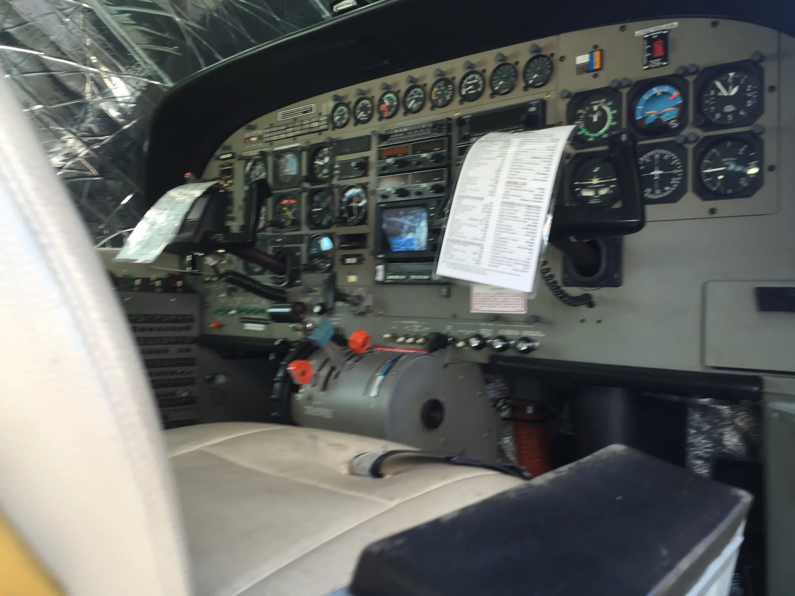 Cockpit and instrument panel of a 2000 Cessna Grand Caravan.