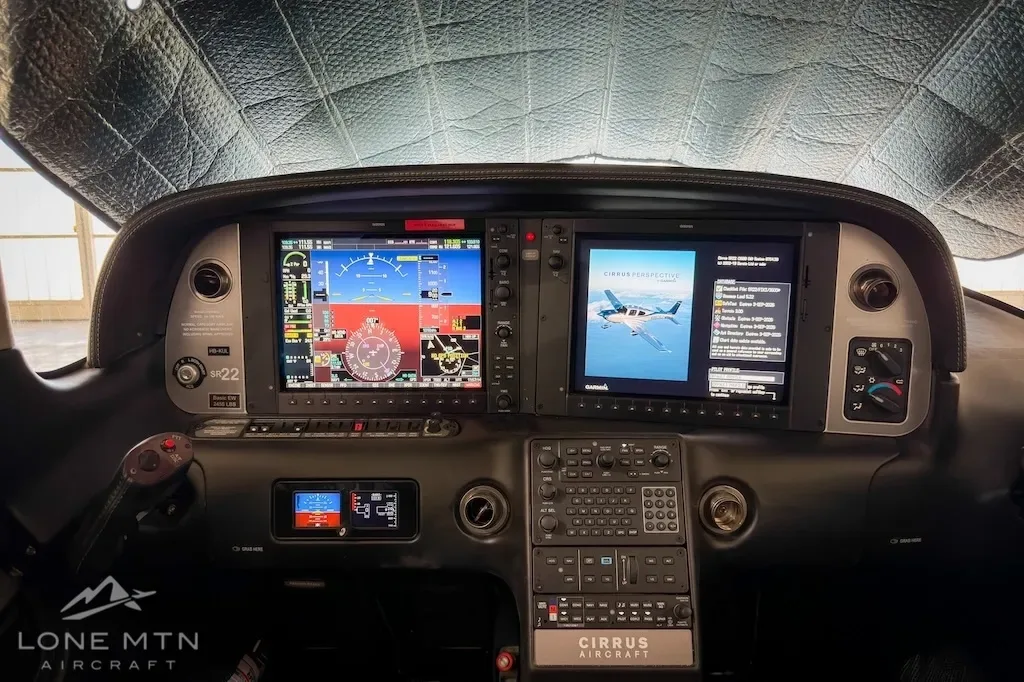 Cockpit and instrument panel of a 2015 Cirrus.
