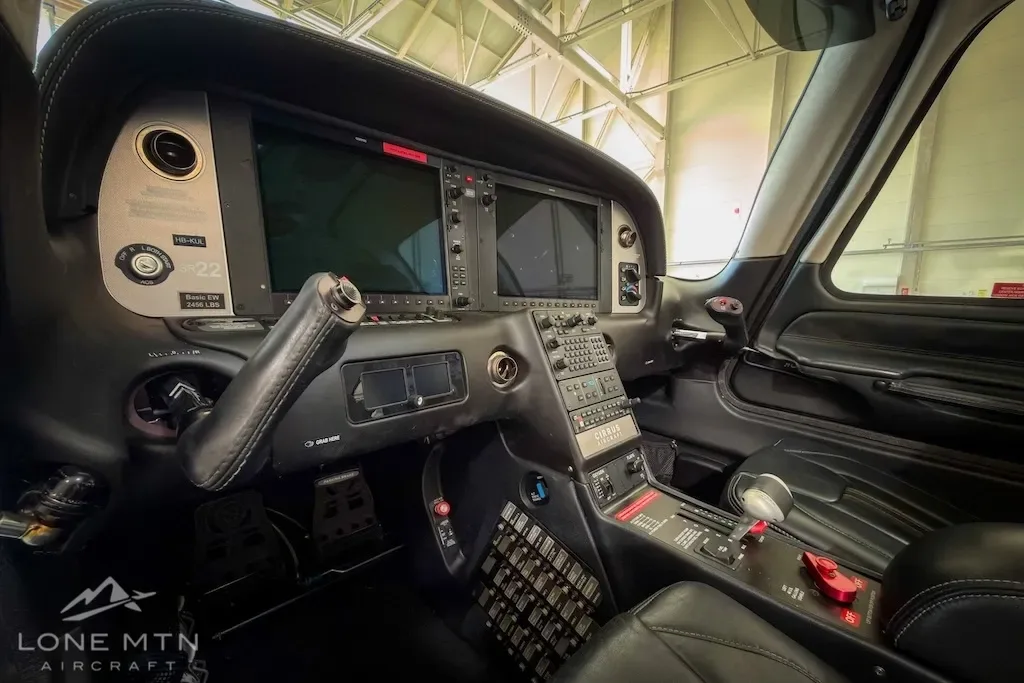 Cockpit and instrument panel of a 2015 Cirrus.