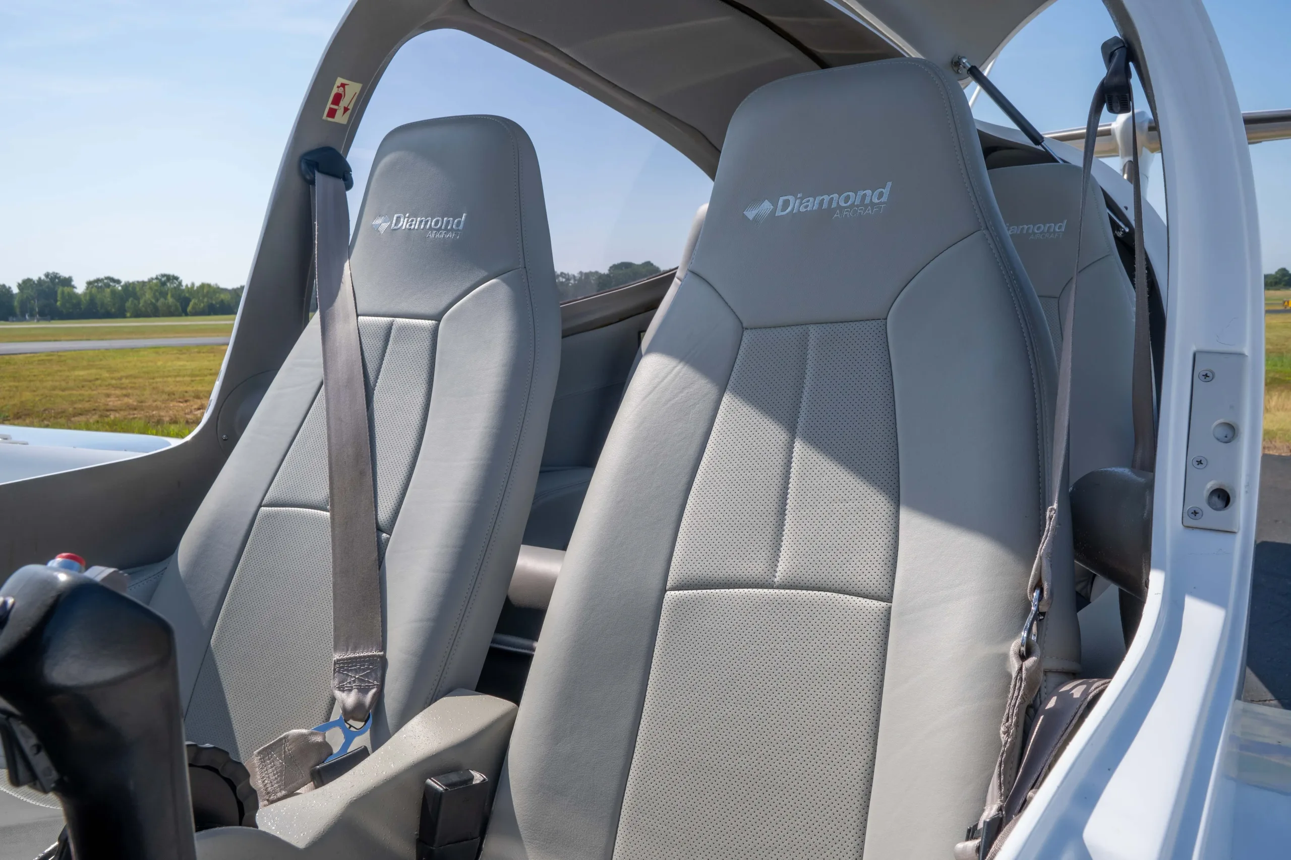 Cabin interior of a 2007 Diamond DA.