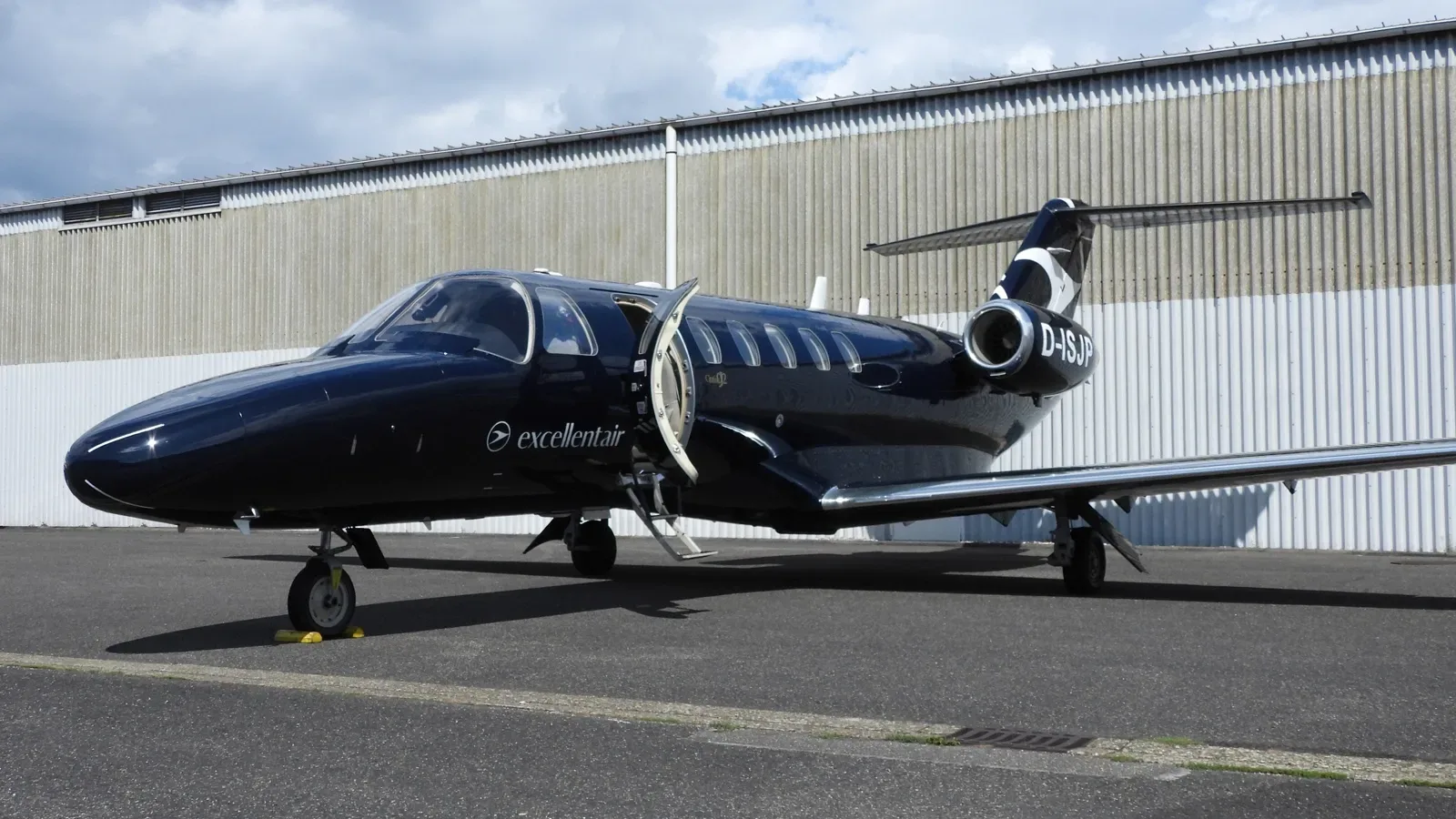 Exterior view of a 2001 Cessna Citation.