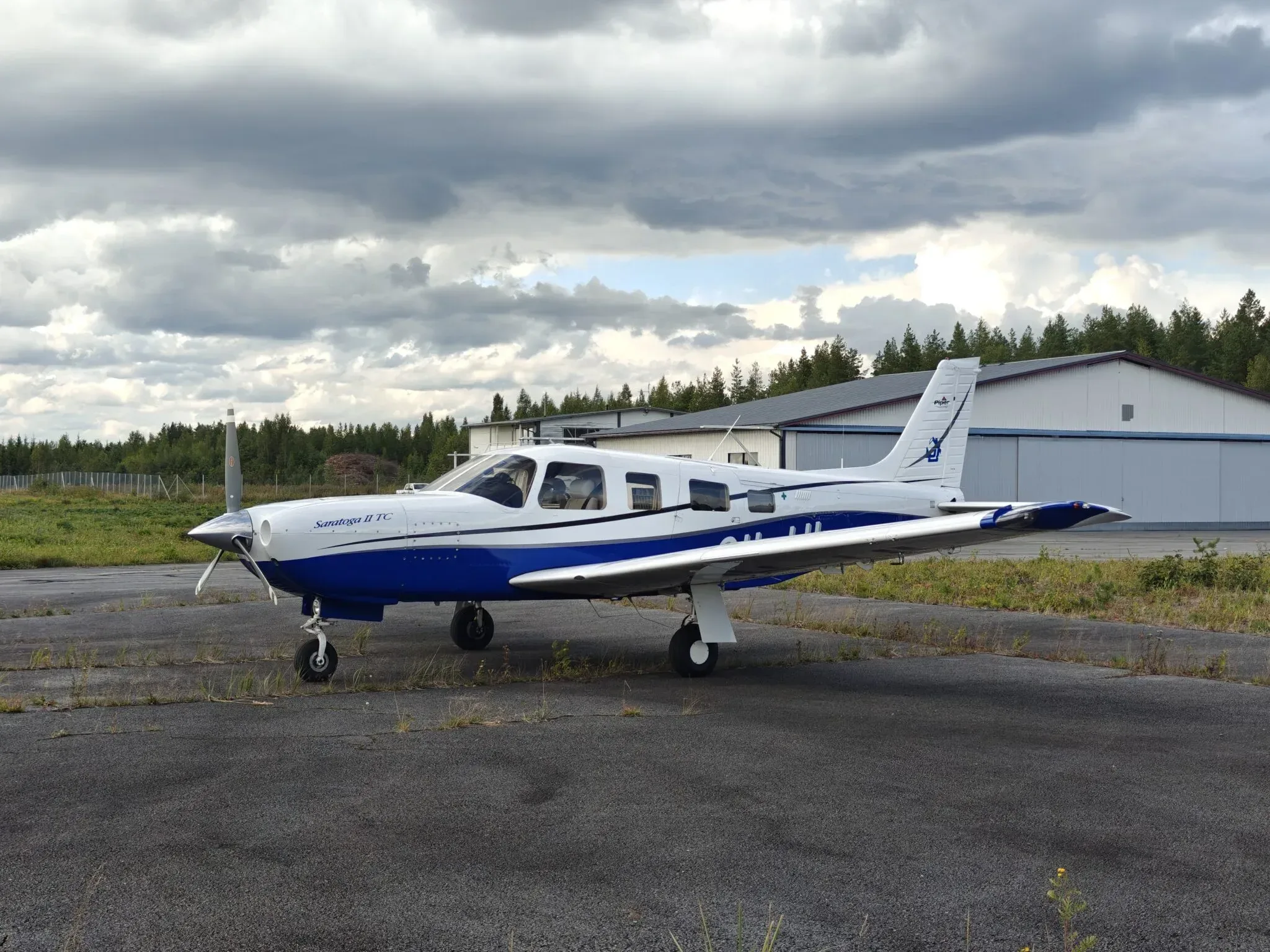 Exterior view of a 2001 Piper Saratoga II TC.