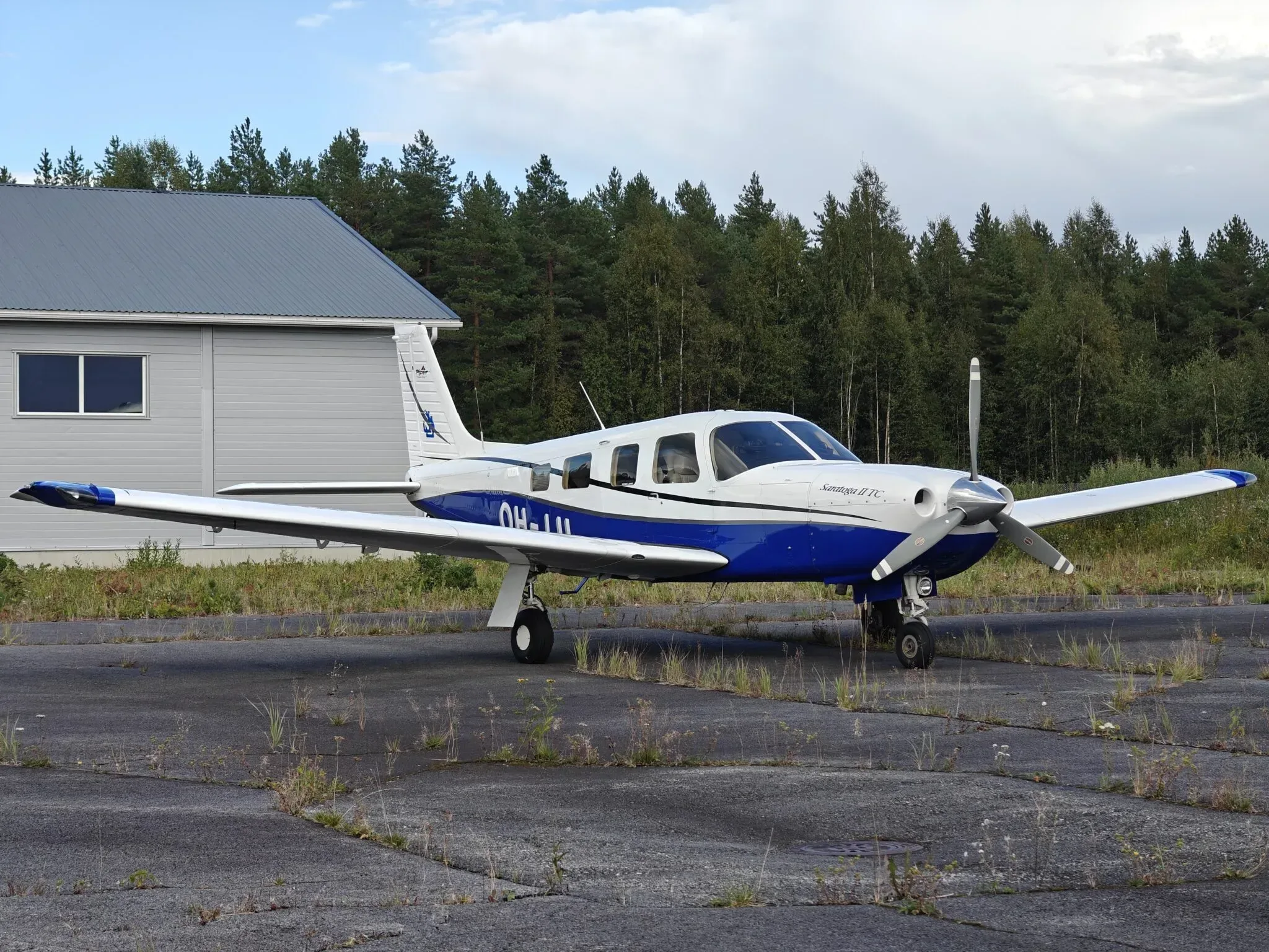 Cabin interior of a 2001 Piper Saratoga II TC.