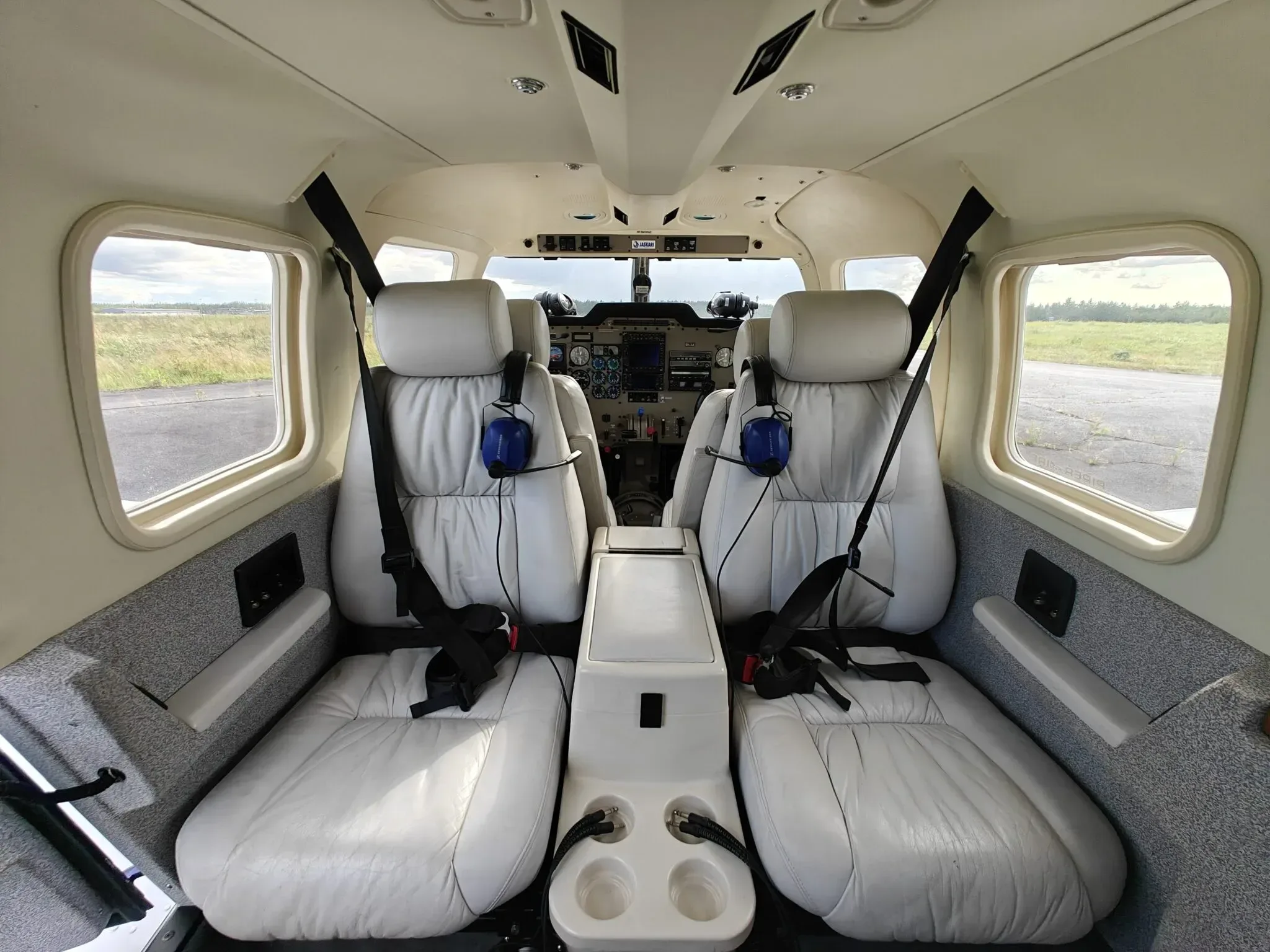 Cabin interior of a 2001 Piper Saratoga II TC.