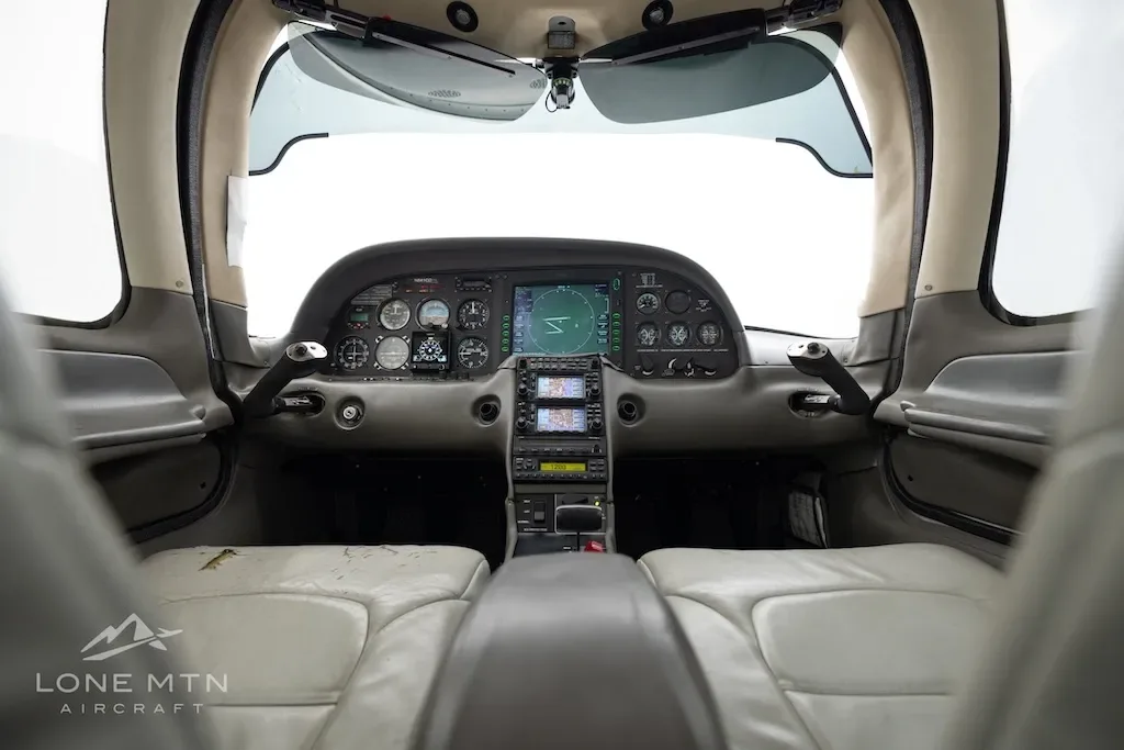 Cockpit and instrument panel of a 2002 Cirrus SR22.