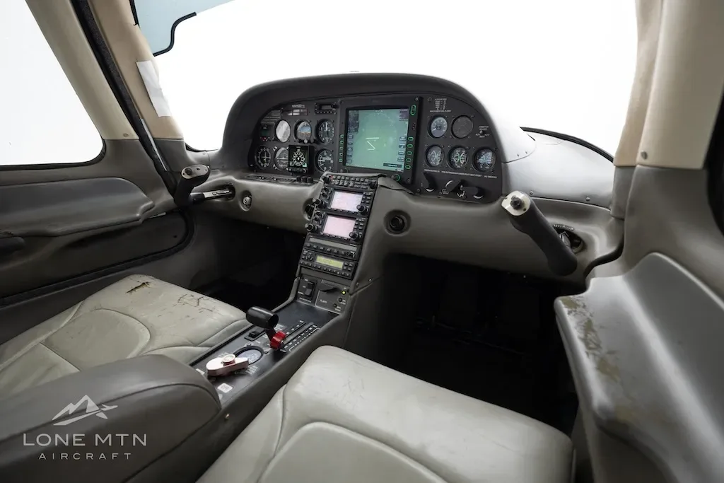 Cockpit and instrument panel of a 2002 Cirrus SR22.