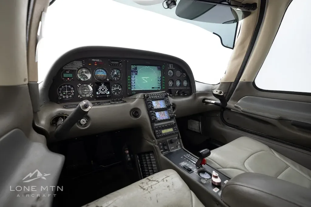 Cockpit and instrument panel of a 2002 Cirrus SR22.