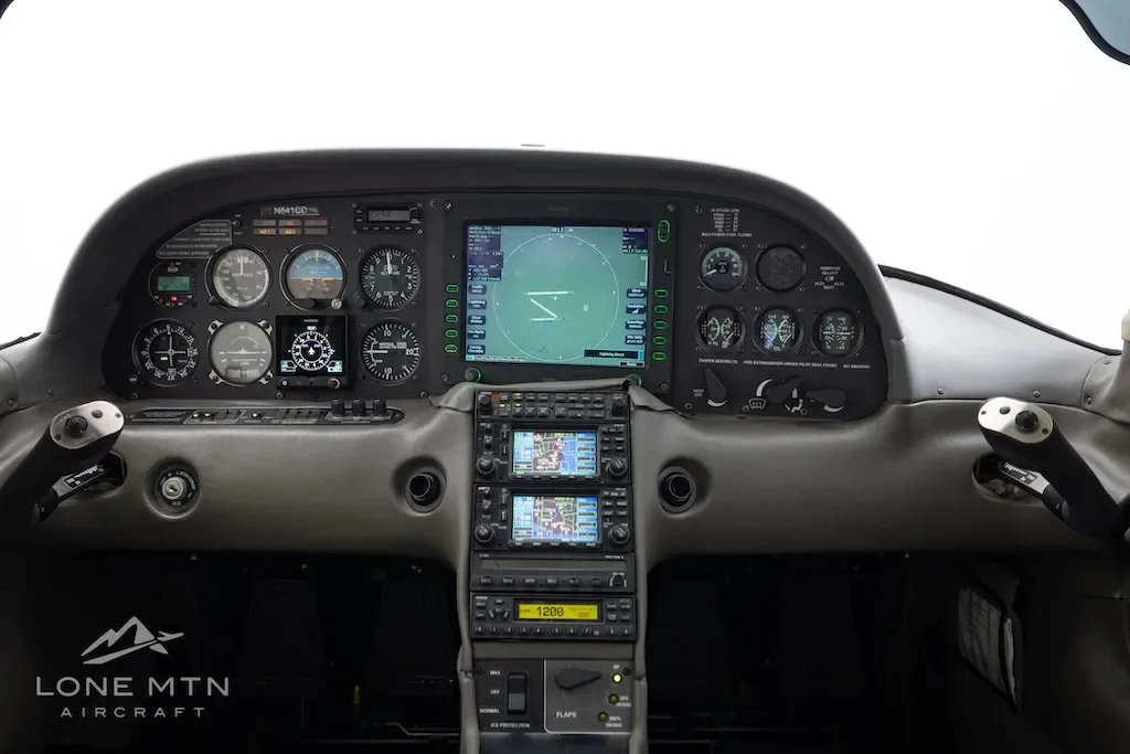 Cockpit and instrument panel of a 2002 Cirrus SR22.