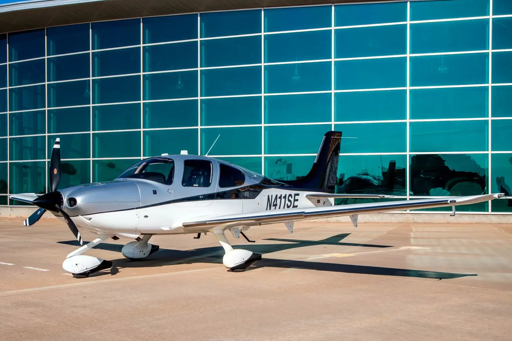 Avionics suite of a 2014 Cirrus SR22T.