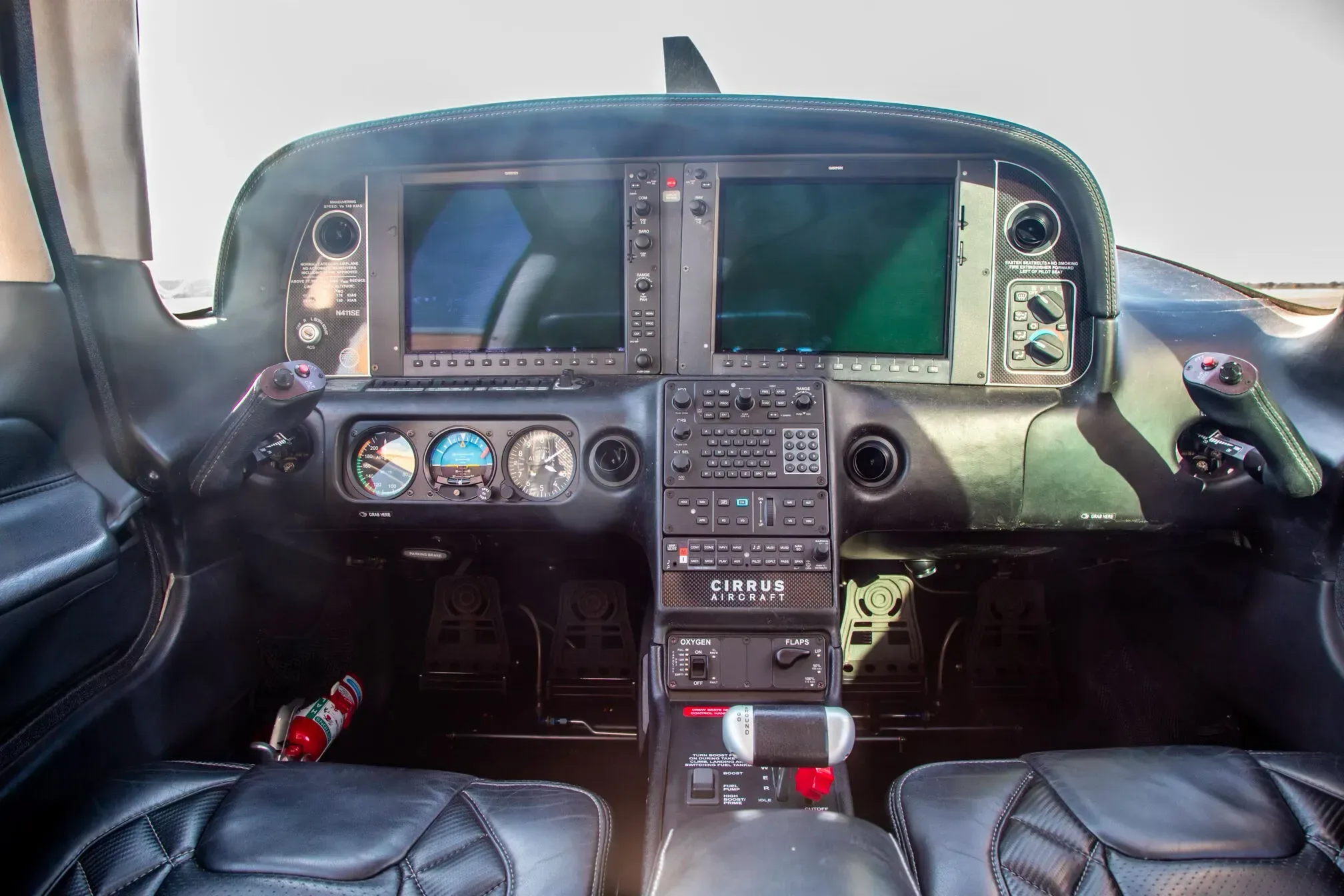 Cockpit and instrument panel of a 2014 Cirrus SR22T.