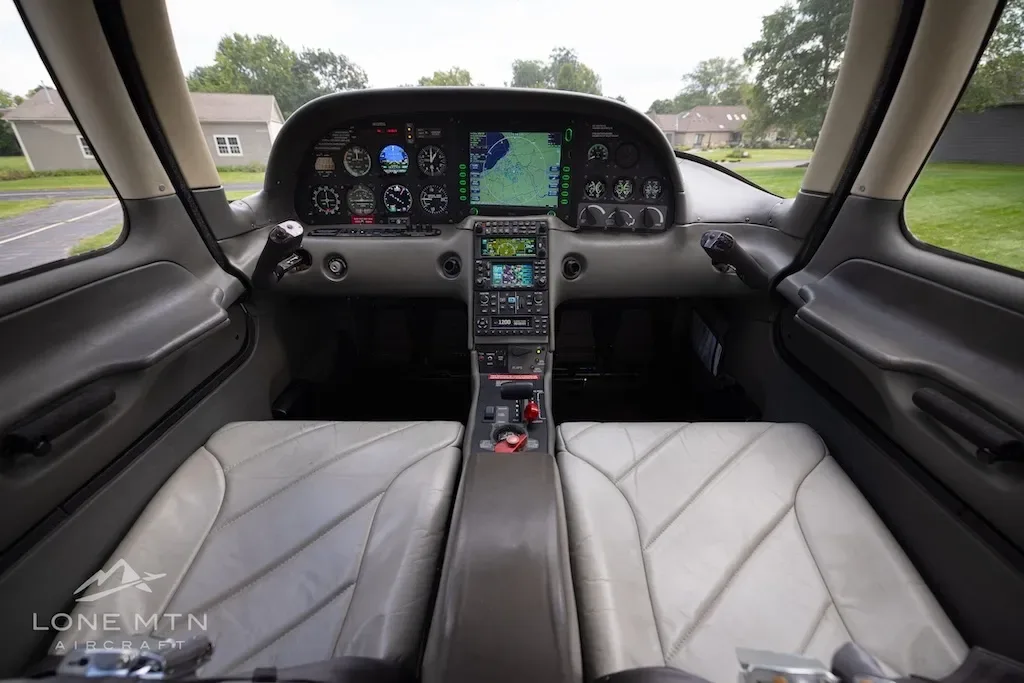 Cockpit and instrument panel of a 2002 Cirrus SR20.