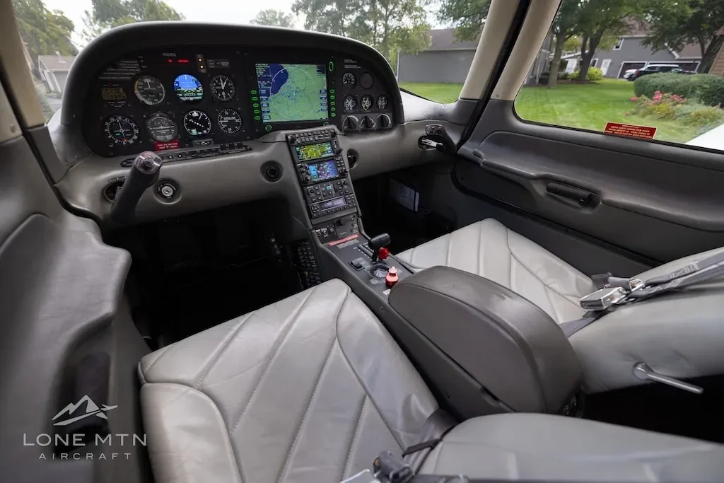 Cockpit and instrument panel of a 2002 Cirrus SR20.