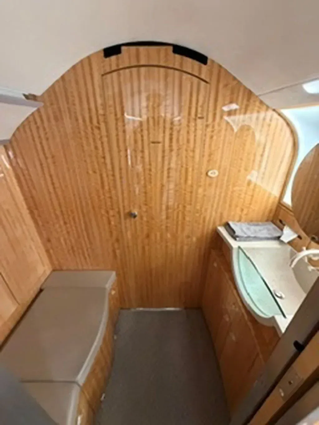 2005 Challenger 300 SN: 20041 for Sale