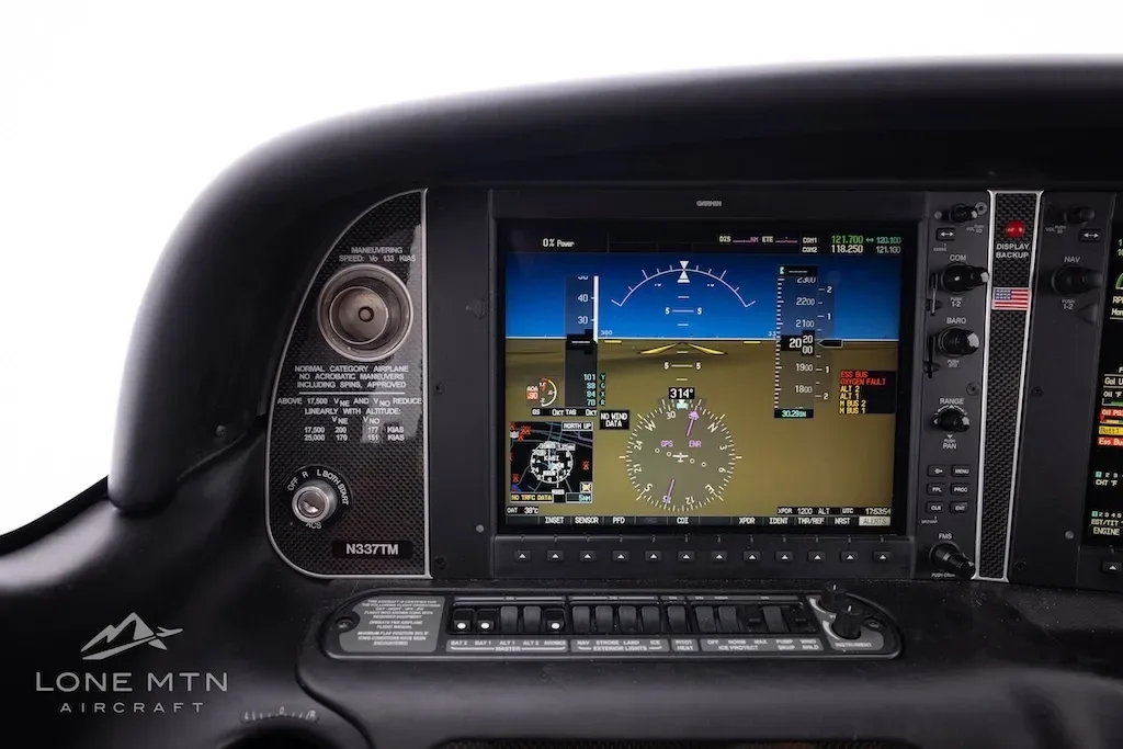 Cockpit and instrument panel of a 2011 Cirrus SR22T.