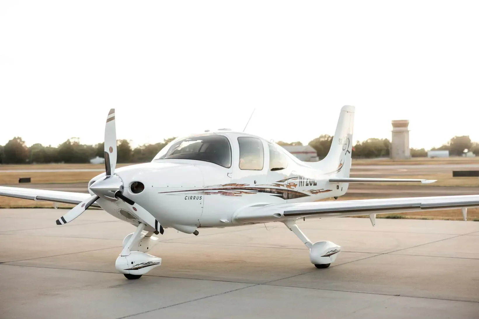 Exterior view of a 2005 Cirrus SR22, N72JE.