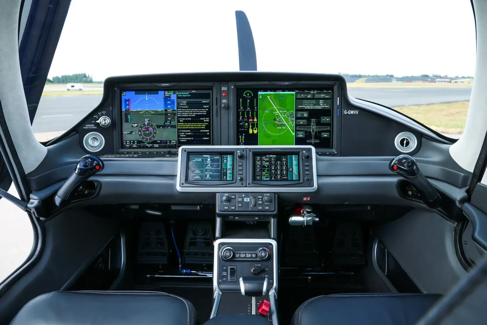 Cockpit and instrument panel of a 2025 Cirrus.