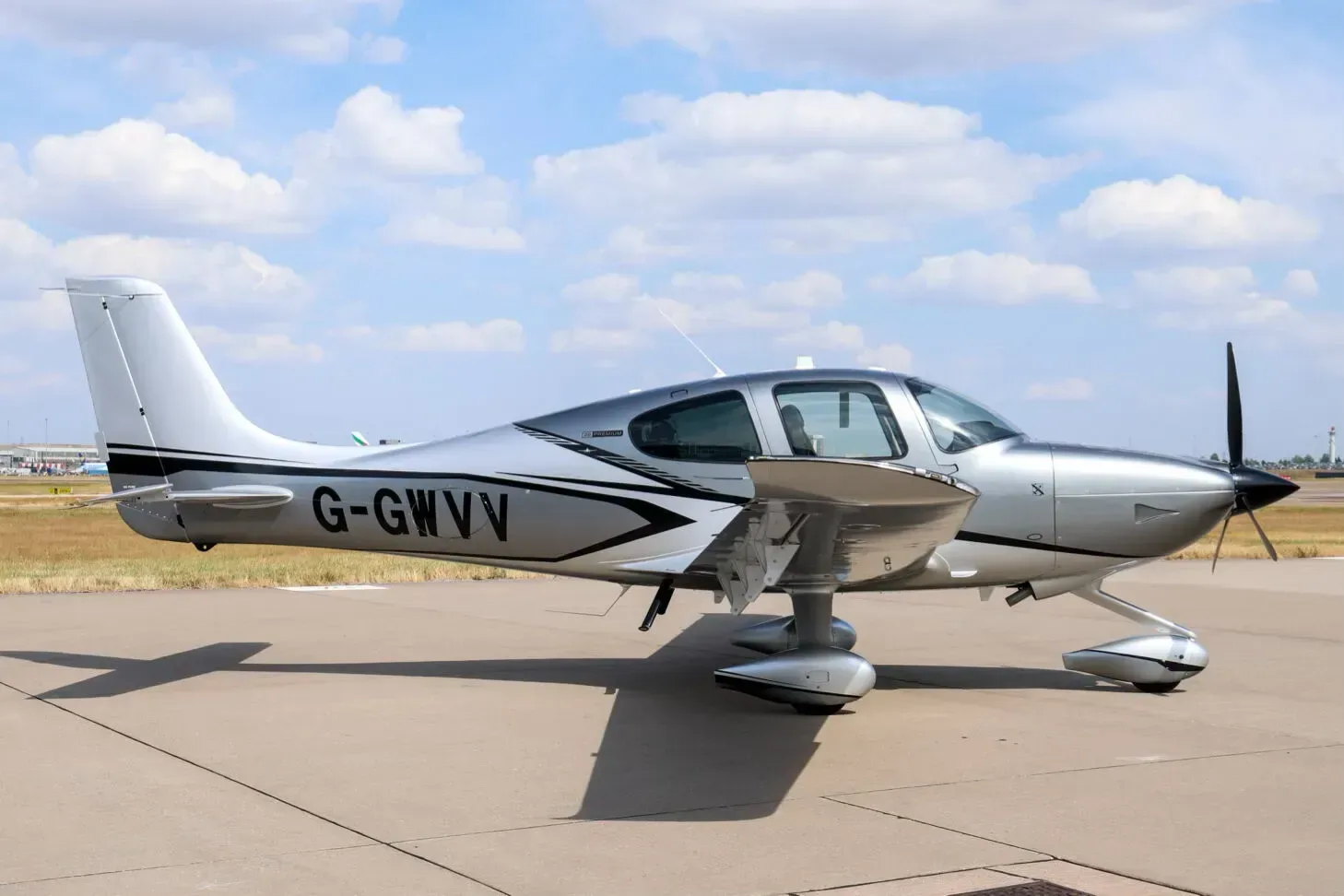 Exterior view of a 2025 Cirrus.