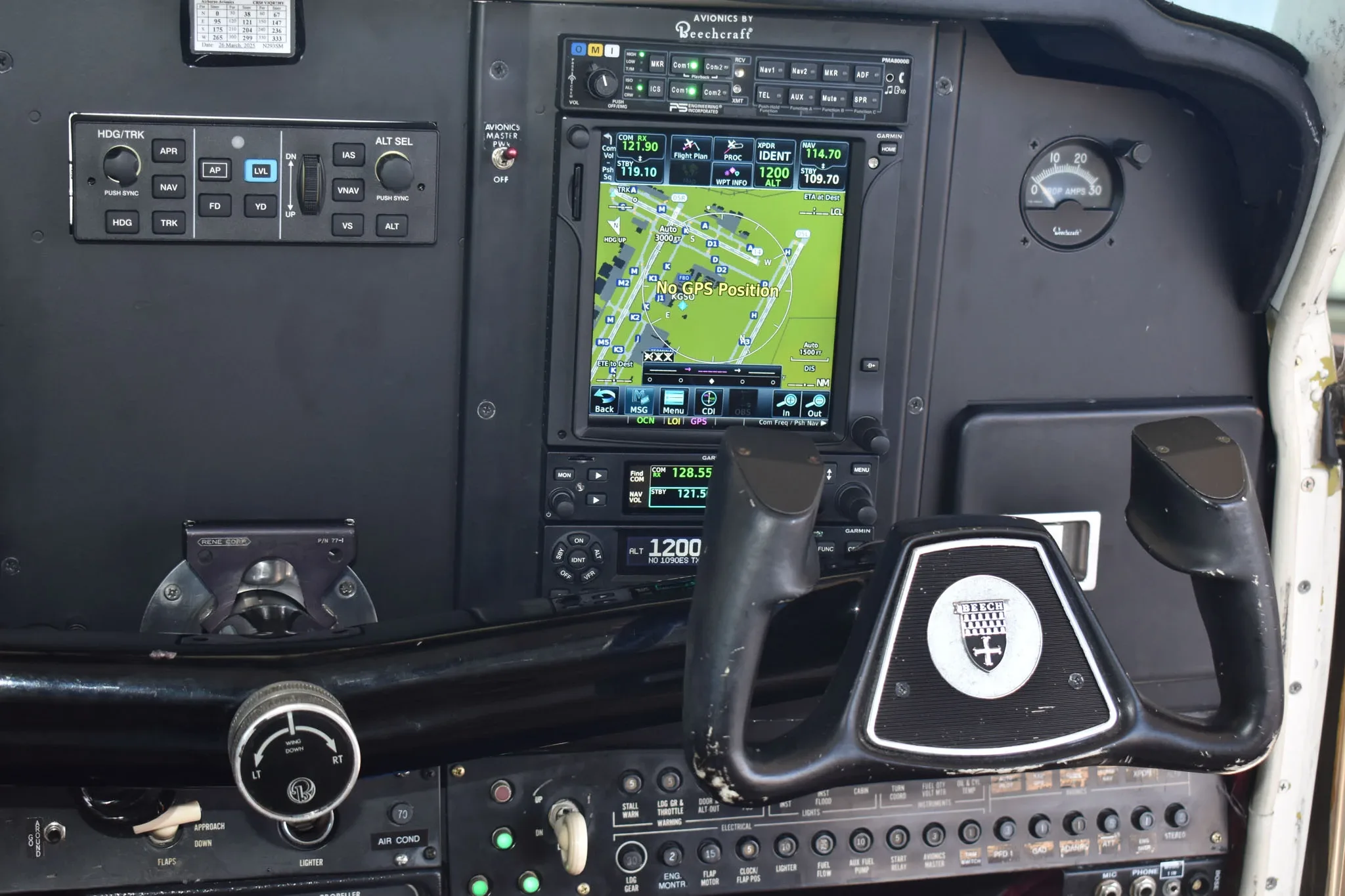 Avionics suite of a 1989 Beechcraft Bonanza B36 TC.