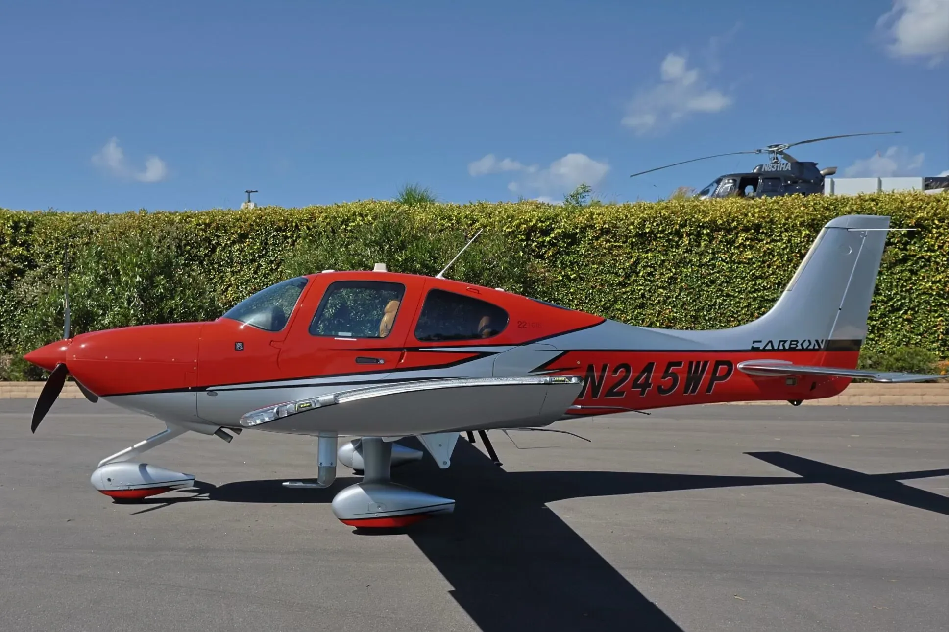 Exterior view of a 2005 Cirrus SR22-G2.
