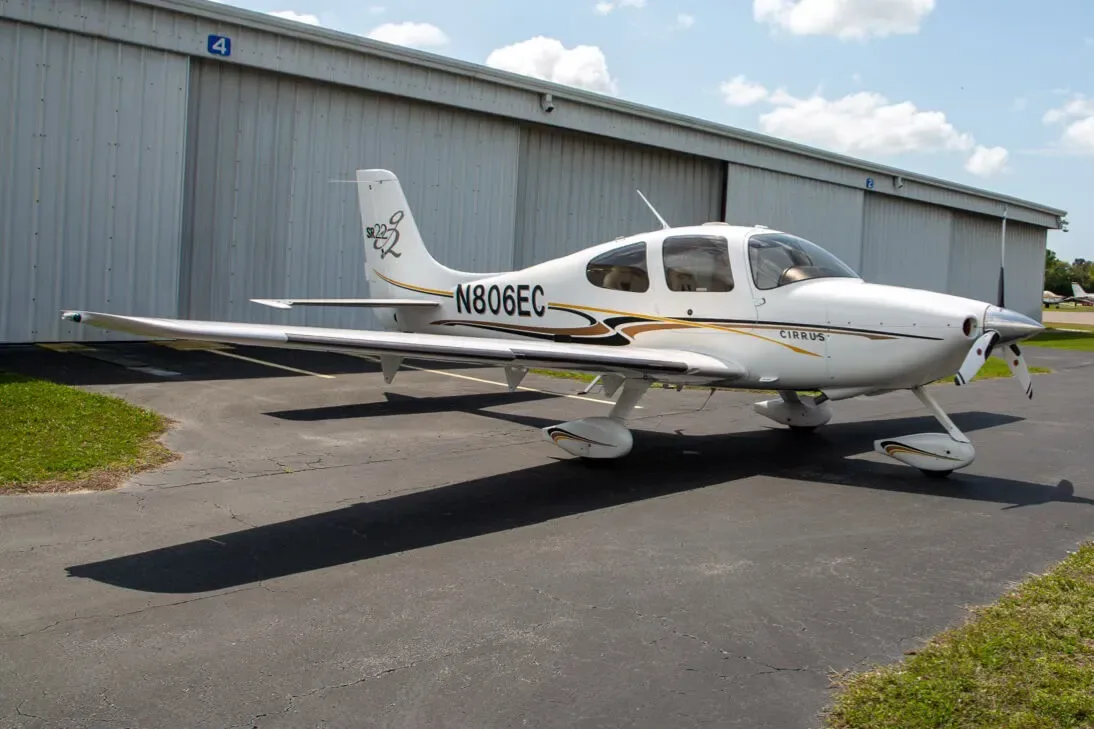 Exterior view of a 2005 Cirrus SR22-G2.