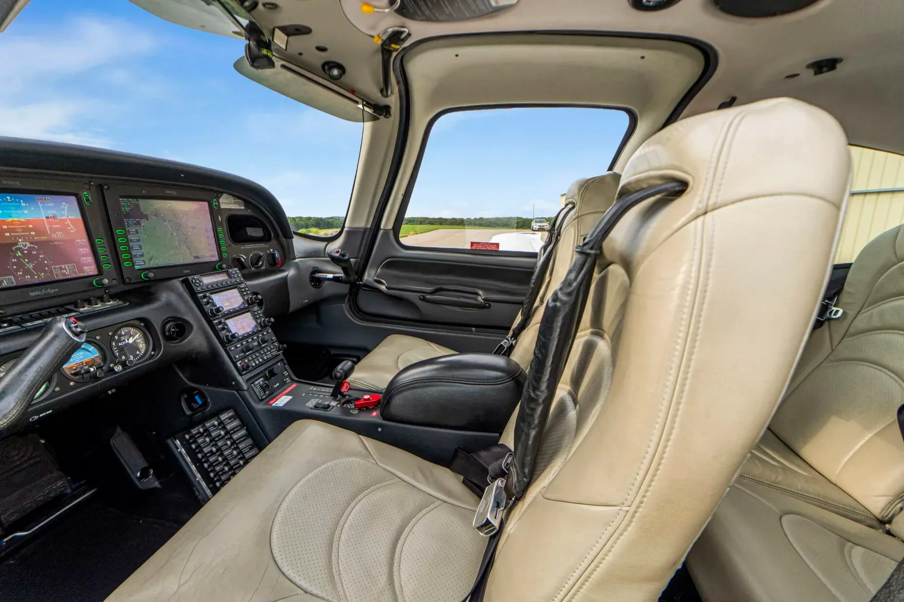 Cabin interior of a 2011 Cirrus SR22 G3 Turbo.