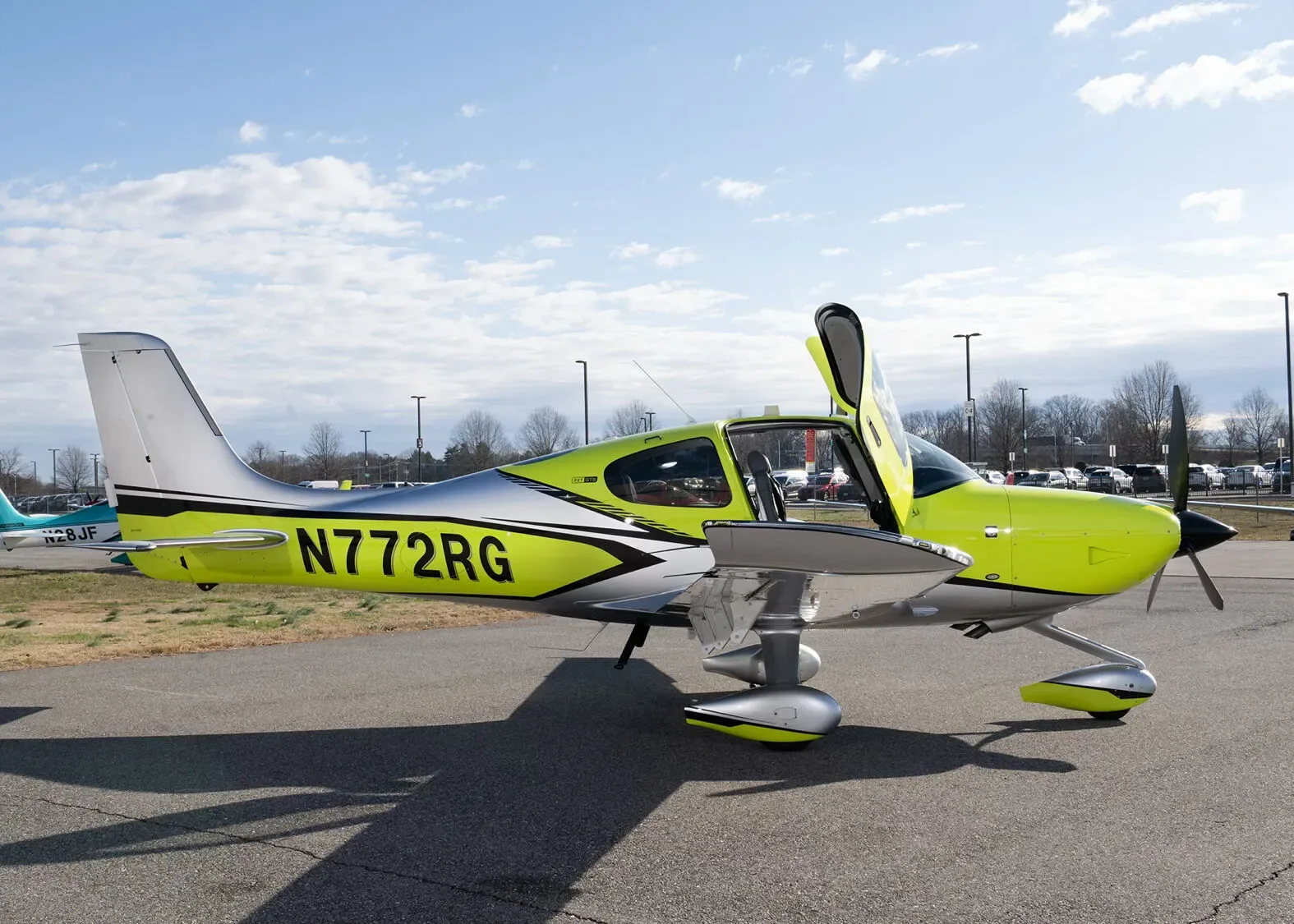 Exterior view of a 2024 Cirrus SR22T G7 GTS, N62TJ.