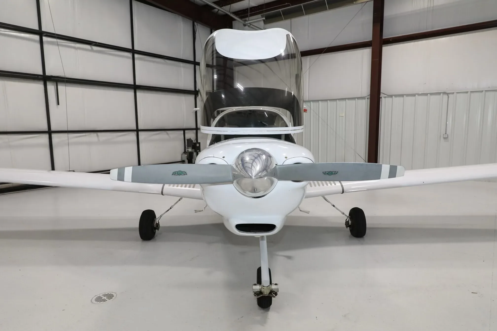 Exterior view of a 2024 Diamond DA40.