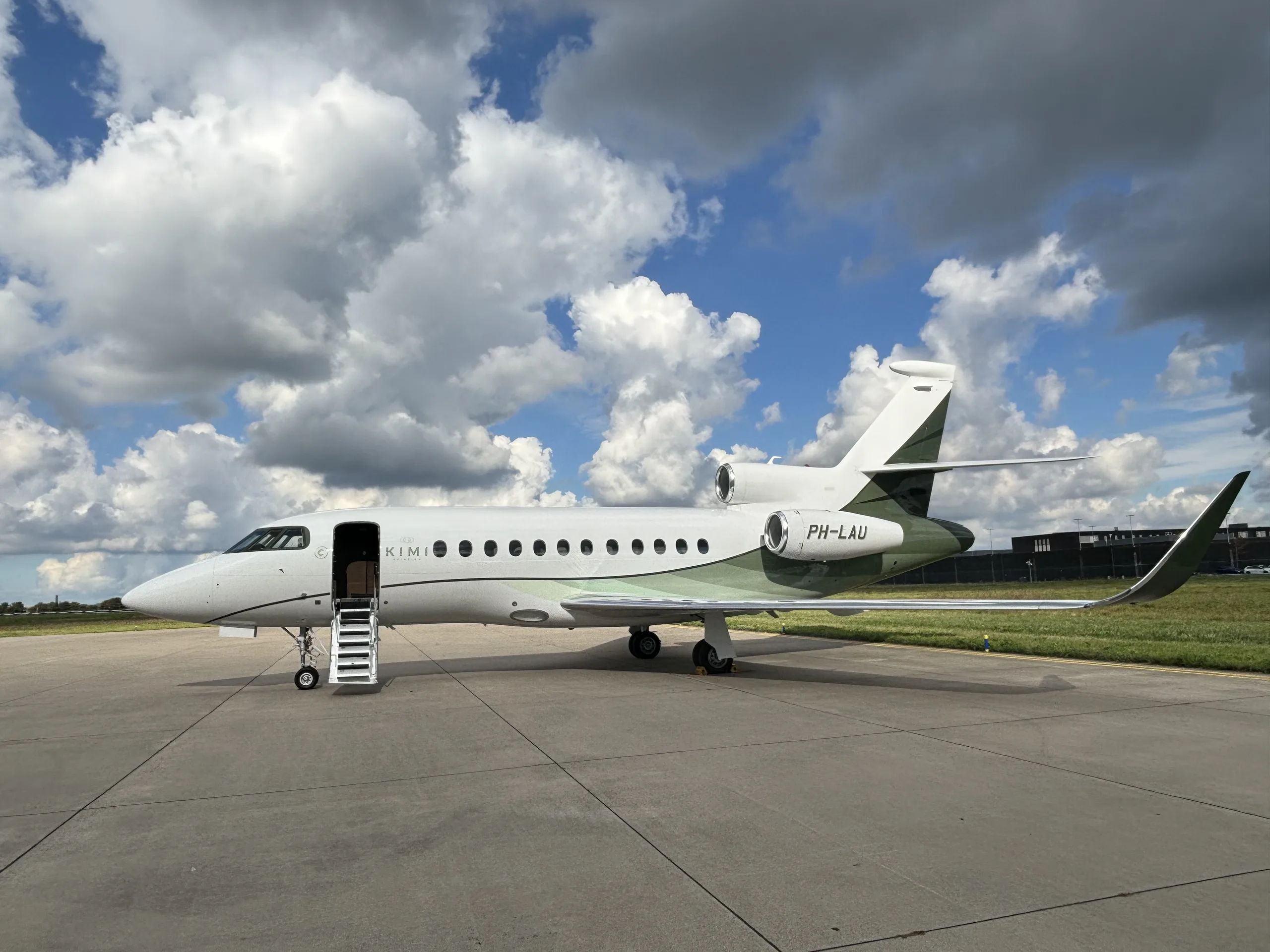 1996 Falcon 900B