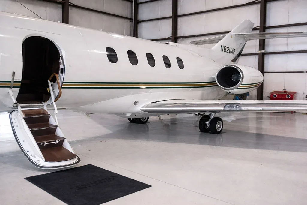 Exterior view of a 1985 Hawker 800A.