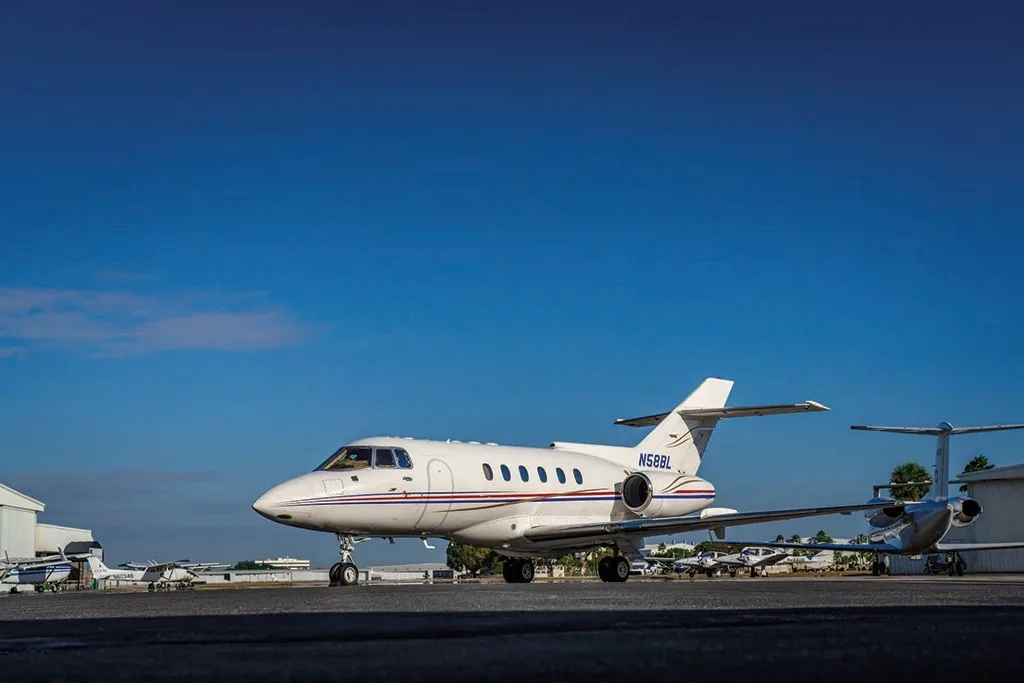 Exterior view of a 1985 Hawker 800A.