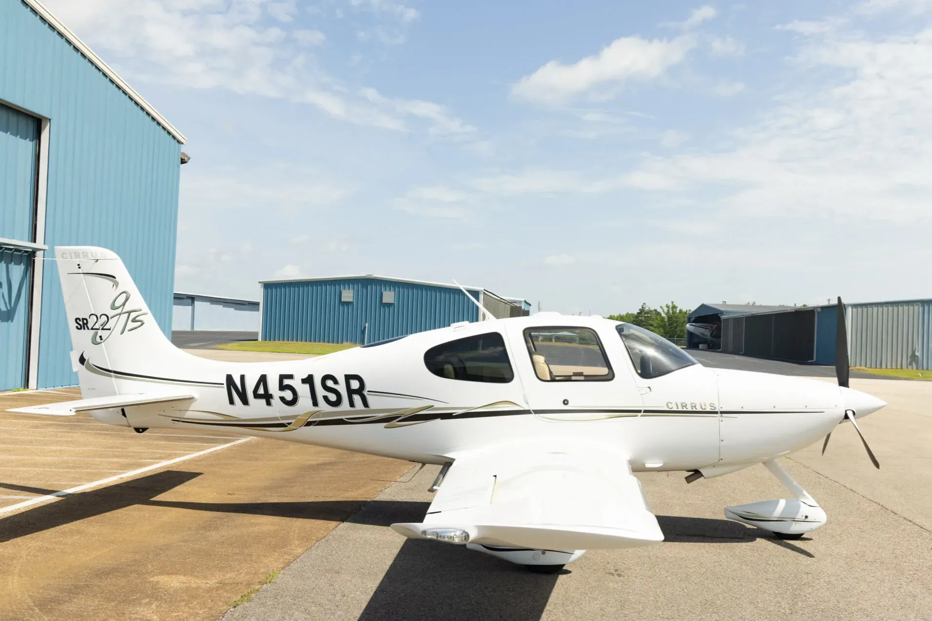 Exterior view of a 2023 Cirrus, 28-2173.