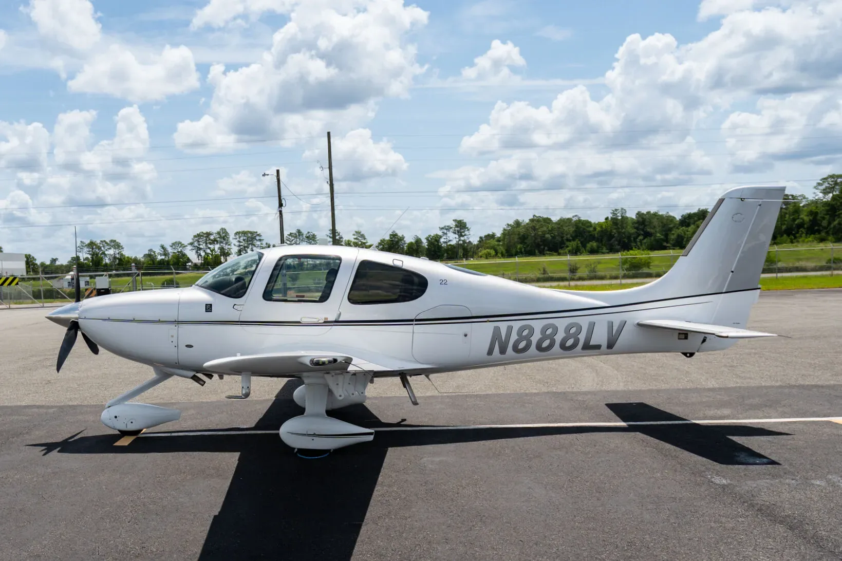 Exterior view of a 2023 Cirrus, 28-2173.