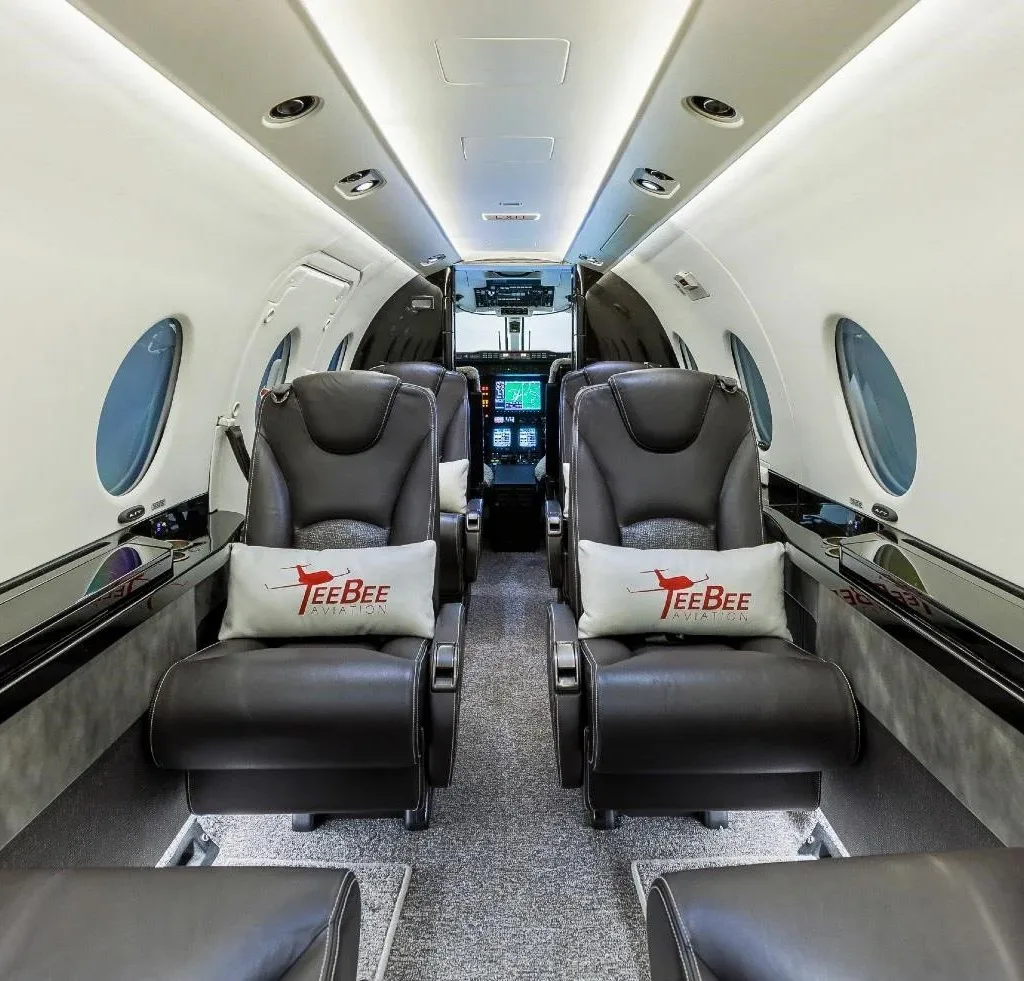 Cabin interior of a 2000 Beechcraft BEECHJET 400A.