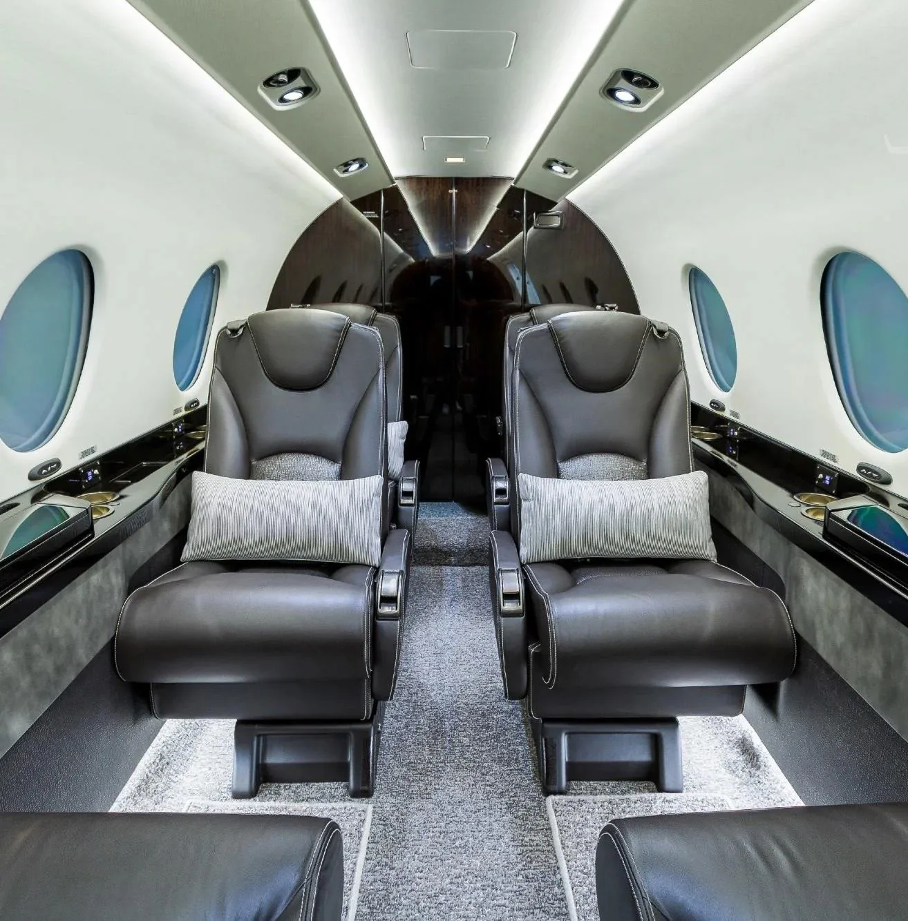 Cabin interior of a 2000 Beechcraft BEECHJET 400A.