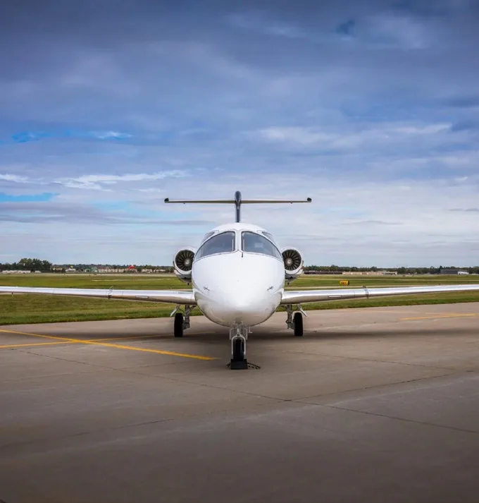 Exterior view of a 2000 Beechcraft BEECHJET 400A.