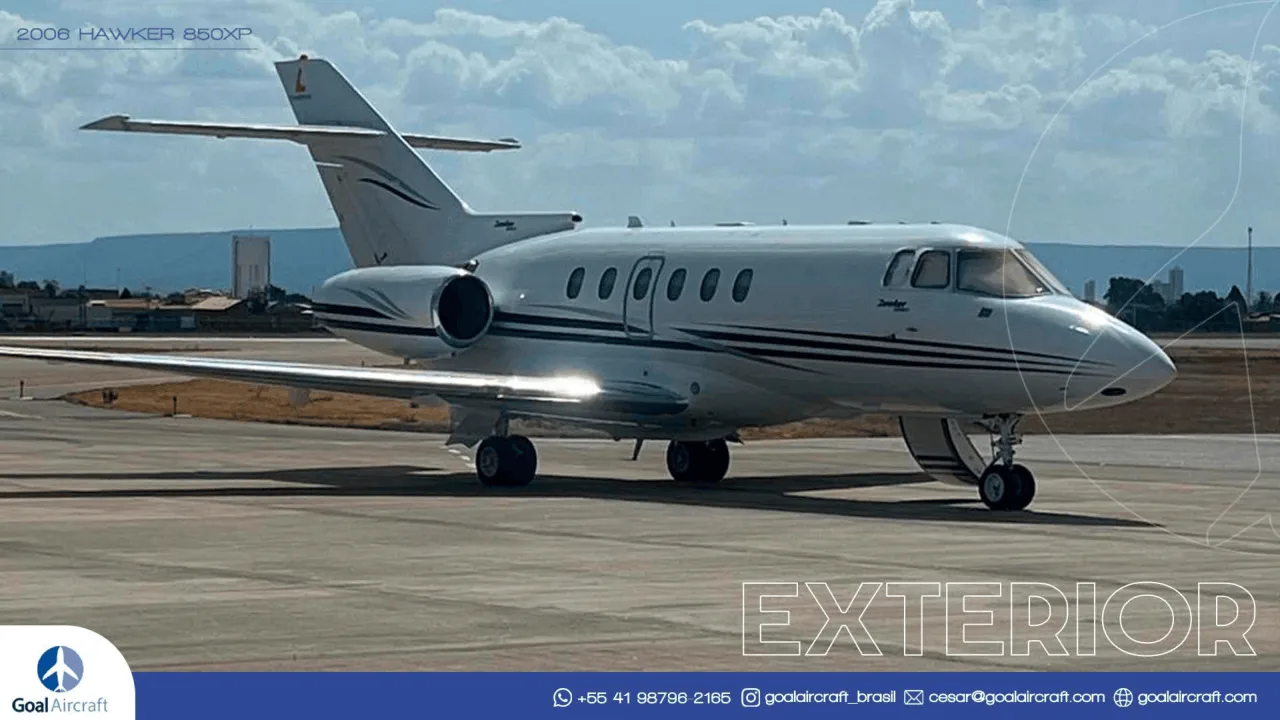 Exterior view of a 2006 Hawker 850XP.