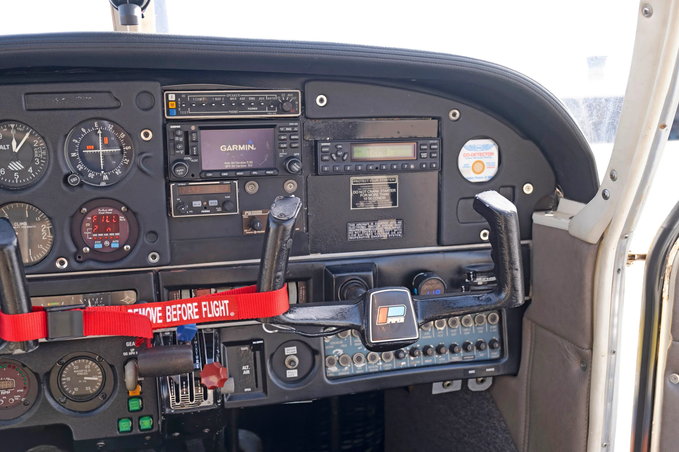 Cockpit and instrument panel of a 1967 Piper PA-28R-180.