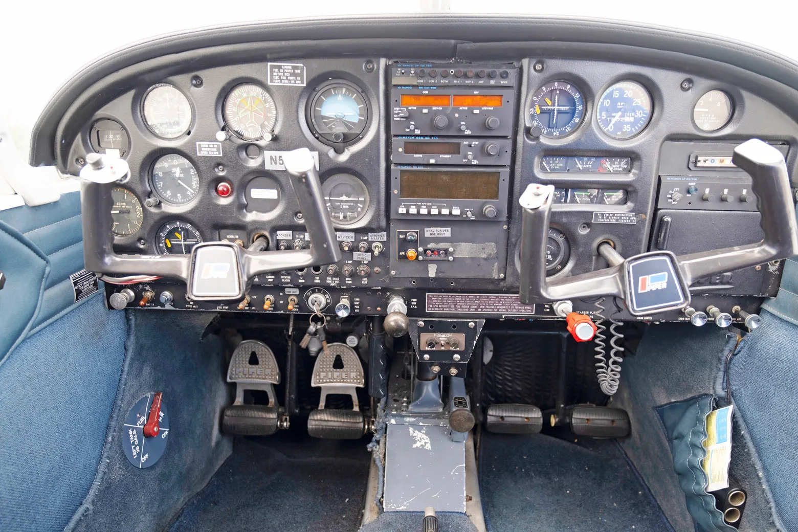 Cockpit and instrument panel of a 1967 Piper PA-28-140.
