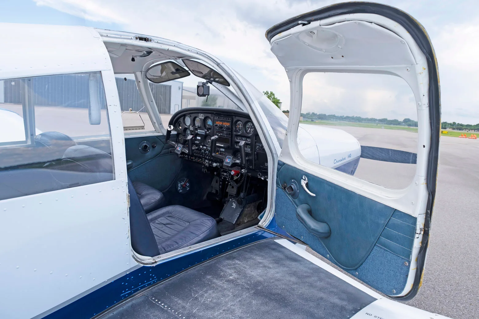 Cockpit and instrument panel of a 1967 Piper PA-28-140.