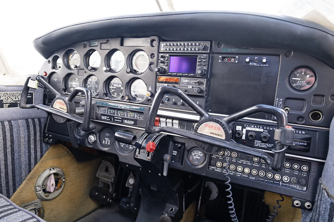 Avionics suite of a 1973 Piper PA-28-140.