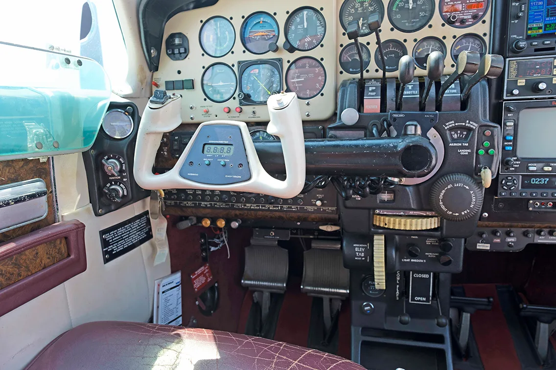 Cockpit and instrument panel of a 1975 Beech 95-B55 (T42A).