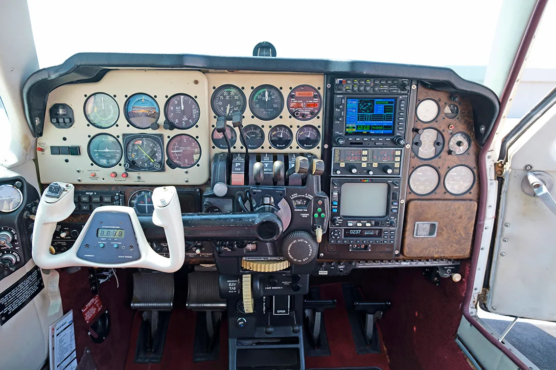 Cockpit and instrument panel of a 1975 Beech 95-B55 (T42A).