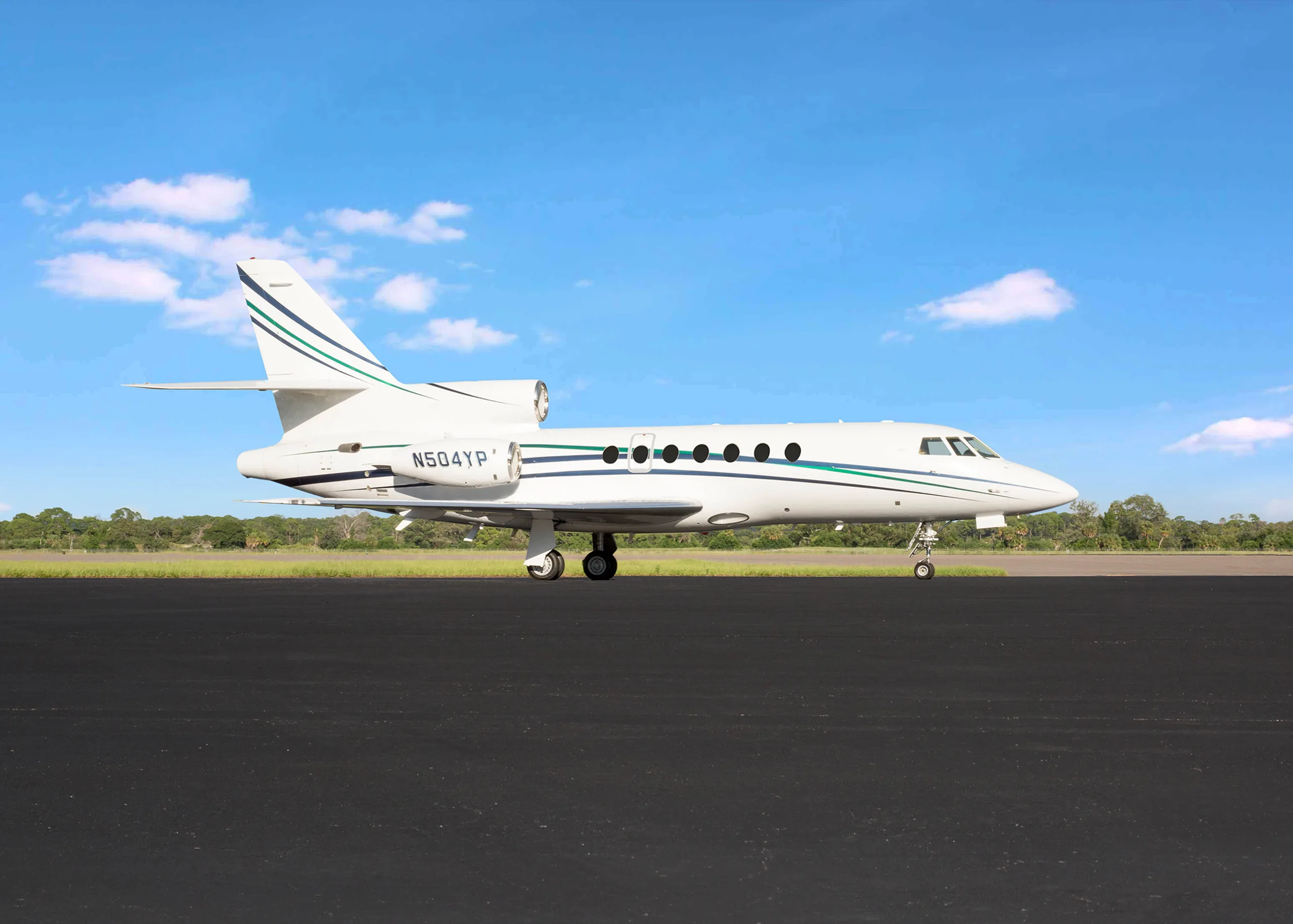 Exterior view of a 1986 Dassault Falcon 50.