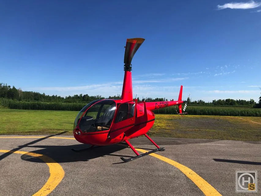 Exterior view of a 2018 Robinson R44 Raven II – February 2018 –, C-GGLA.