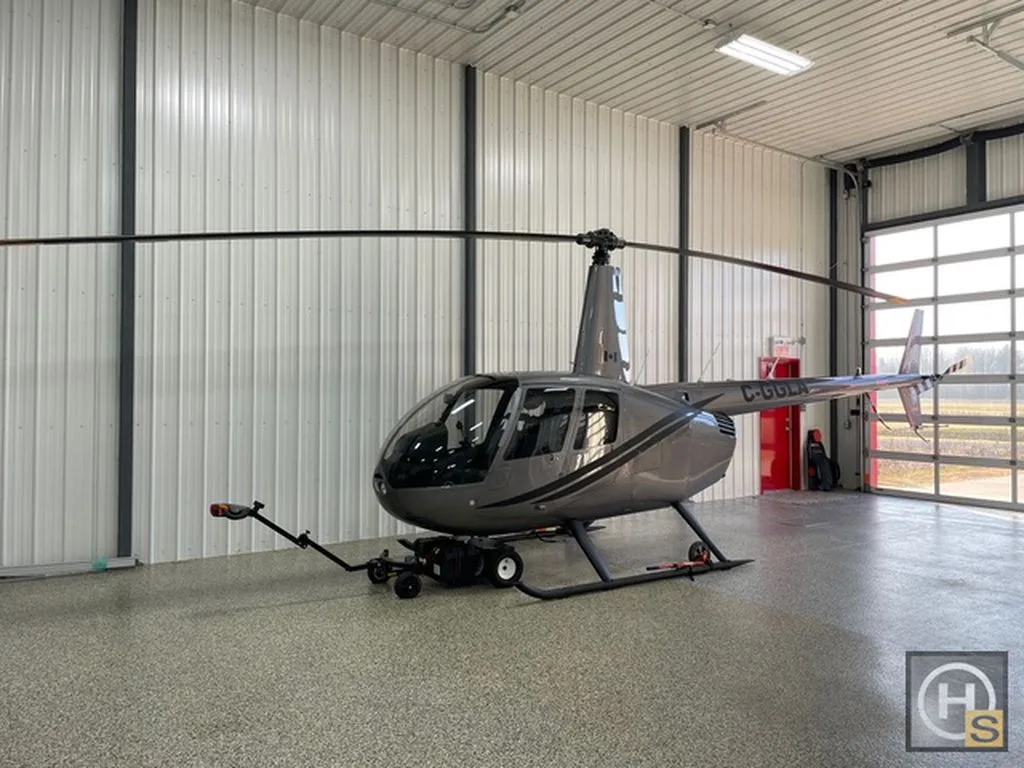 Exterior view of a 2018 Robinson R44 Raven II – February 2018 –, C-GGLA.