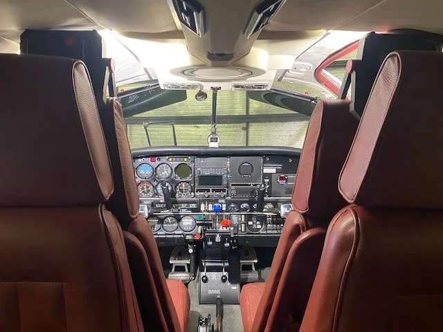 Cockpit and instrument panel of a 1978 Piper Seneca II PA-34-200T.