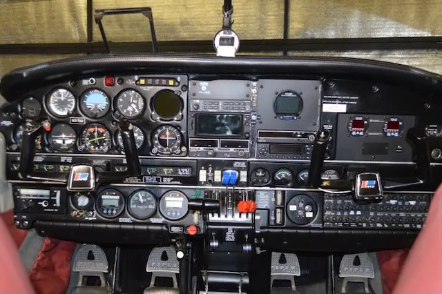 Cockpit and instrument panel of a 1978 Piper Seneca II PA-34-200T.