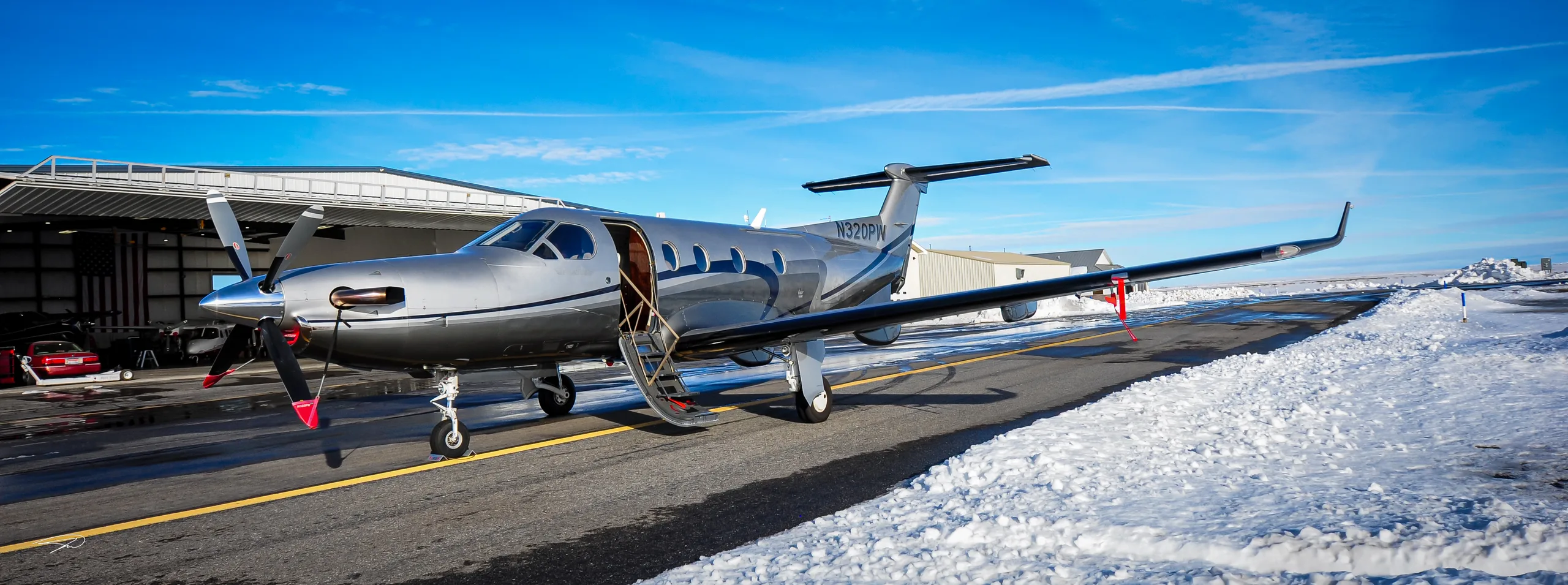 Exterior view of a 2005 Pilatus PC-12/45, N320PW.