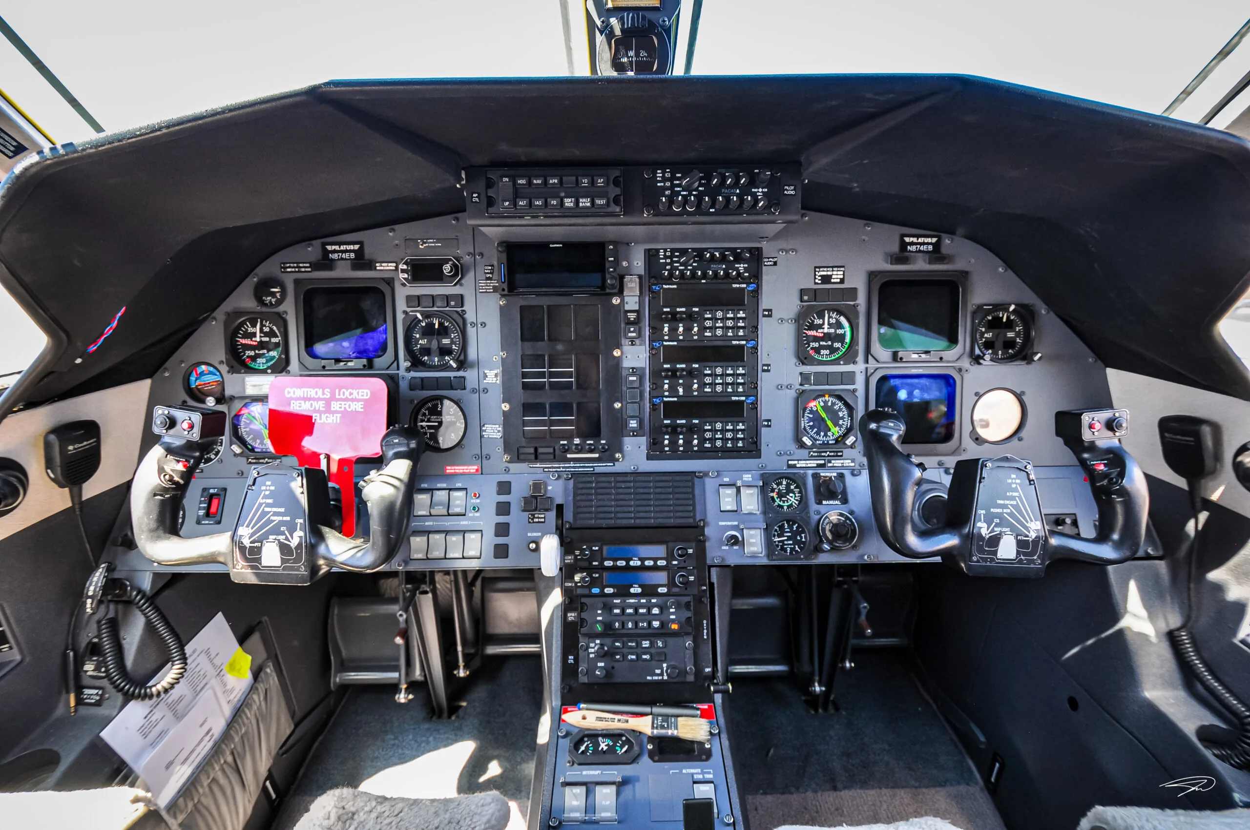 Cockpit and instrument panel of a 2008 Pilatus PC-12/47.